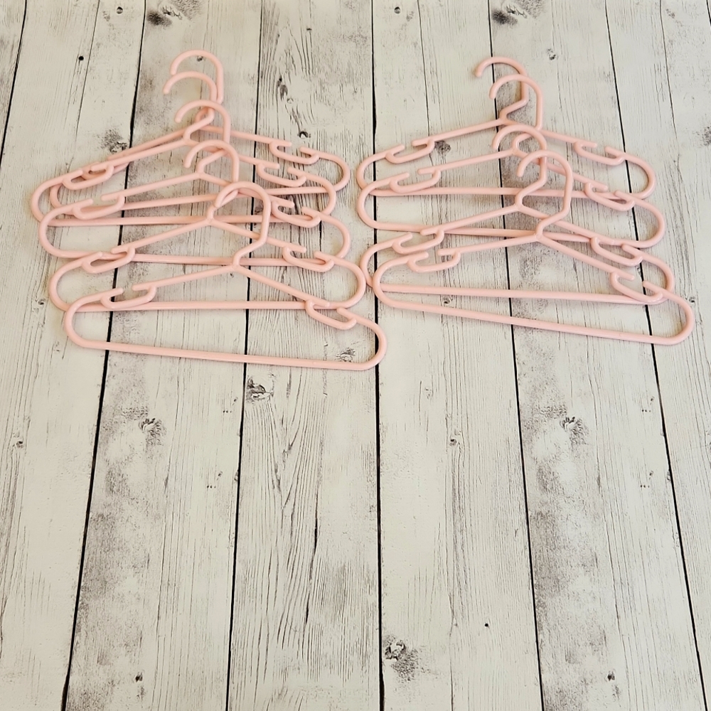 Kids Set of 9 Pink Clothes hangers.